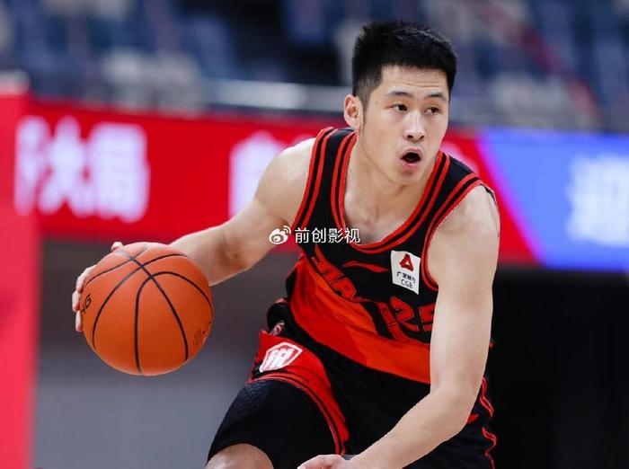 首笔引援!CBA上海队换来男篮原国手,场均仅6.4分,和李添荣重叠