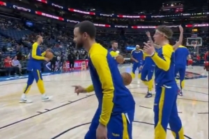 Baccara Gaming-逆天♂️库里热身超高抛物线上篮 皮球弹地后从筐下钻出