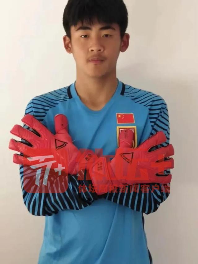 栾毅.png